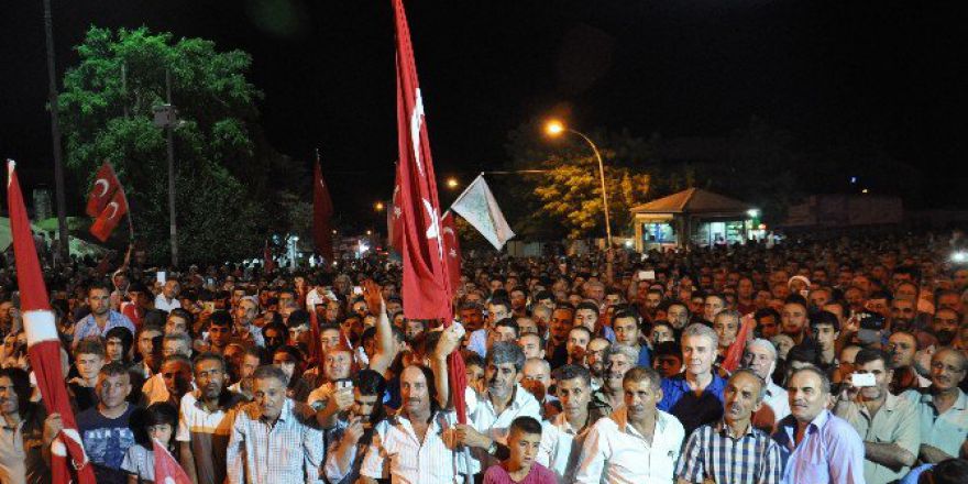 Beşir Atalay, Muş’ta Demokrasi Nöbetine Katıldı