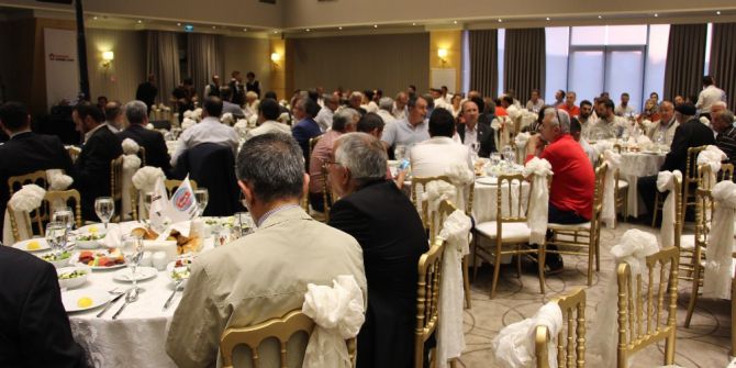 Emlak Komisyoncular Odası Üyeleri İftar Yemeğinde Bir Araya Geldi