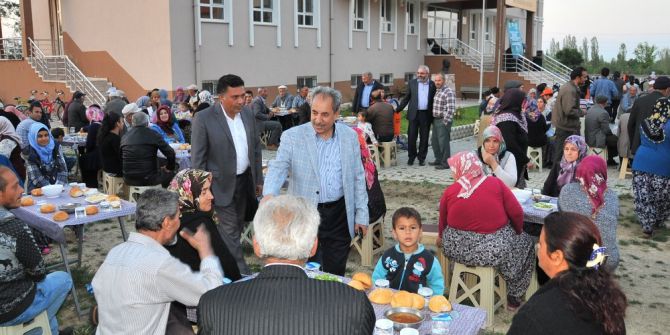 Akşehir Belediyesi’nin Mahalle İftarları Devam Ediyor