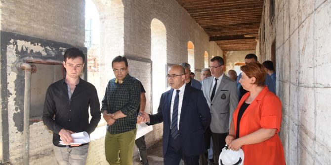 Vali Demirtaş, Tepebağ Ortaokulu’nda İncelemelerde Bulundu