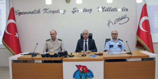 Vali Hasan Karahan Muhtarlarla Buluştu