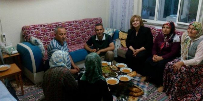 Ak Partili Yöneticiler Vatandaşın İftar Sofrasına Konuk Oluyor