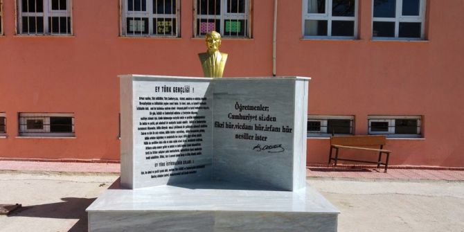 Büyükşehir Muhtarların Atatürk Büstü İsteğini Gerçekleştirdi