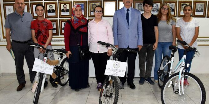 Başkan Kale, İncirliova’nın Teog Birincilerini Ödüllendirdi