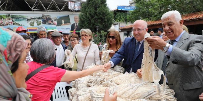 Başkanlar Alışveriş Filesi Dağıttı