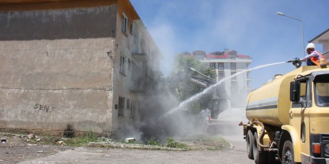 Bingöl’de 1971 Depremi Sonrasında Yapılan Deprem Konutları Yıkılıyor