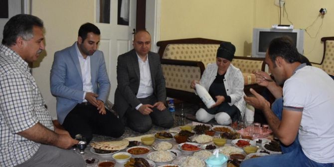 Ak Parti Manisa 50 Yöneticiyle 50 Evde İftar Açtı