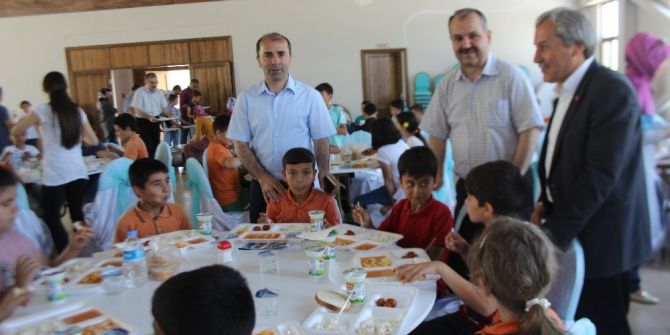 Öğlen Ezanıyla Birlikte ’Tekne’ Oruçlarını Açtılar