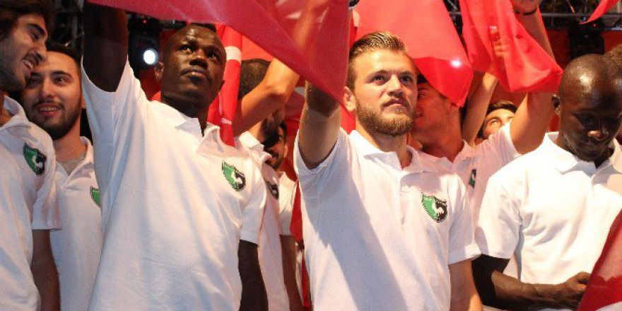 Denizlisporlu Futbolcular, Demokrasi Nöbetine Katıldı