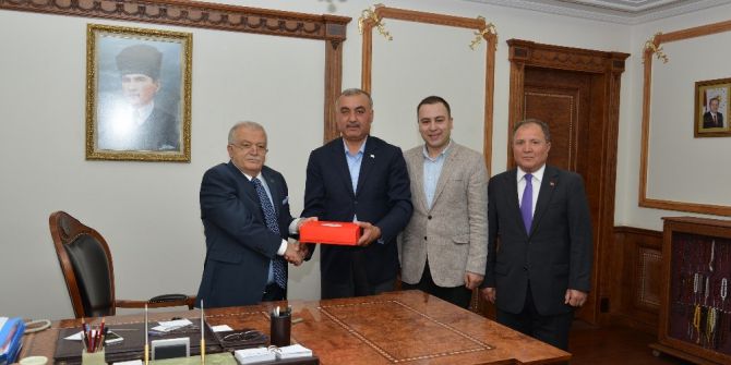 Kızılaykart Yetkilileri Vali Şentürk’ü Ziyaret Etti