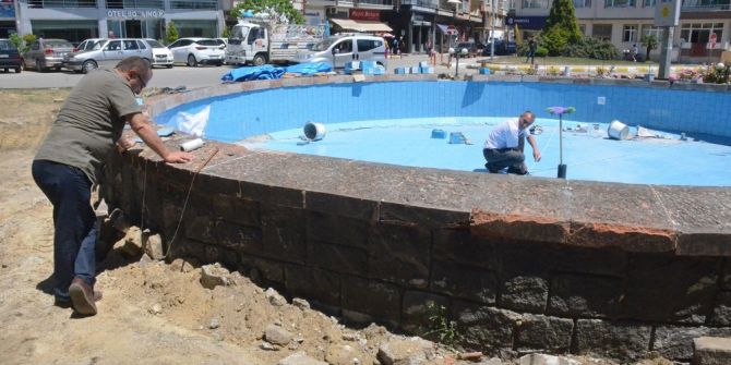 Uğur Mumcu Meydanı Revize Çalışmaları Başladı