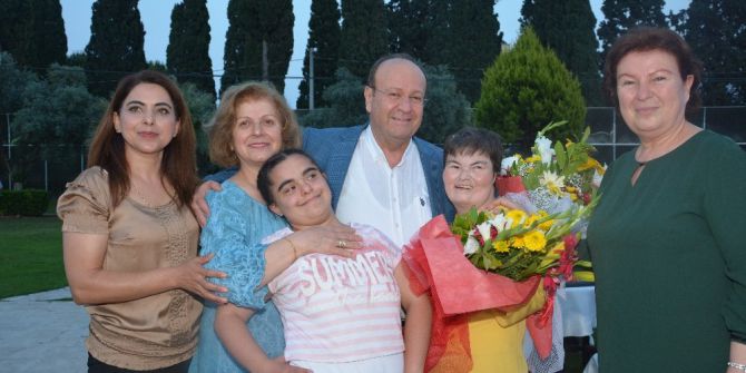 Başkan Özakcan İftar Yemeğinde Engelli Vatandaşlarla Bir Araya Geldi