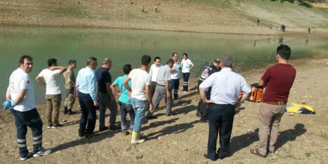 16 Yaşındaki Lise Öğrencisi Gölde Boğuldu