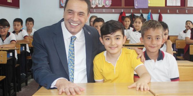 Bir Yıldır Okula Gidemeyen Mert Karnesini Sınıfında Aldı