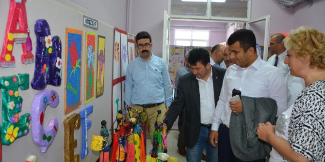 Okulda Yıl Sonu Görsel Sanatlar Sergisi