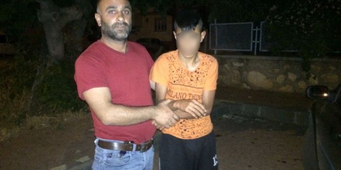 Motorunu Çalan Hırsızları Yakalayarak Polise Teslim Eti