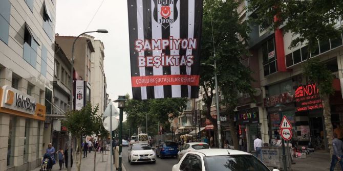 Şampiyon Beşiktaş’ın Bayrakları Çorlu Sokaklarında