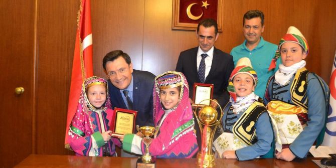 Halk Oyunları Ekibi, Tcdd Bölge Müdürü Koçbay’ı Ziyaret Etti