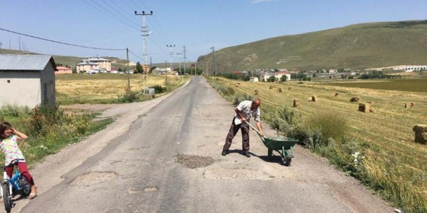 Bozulan Yolları Kendileri Onardılar