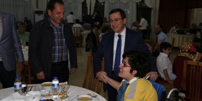 Rektör Kızılay Özel Çocuklarla İftarda Bir Araya Geldi