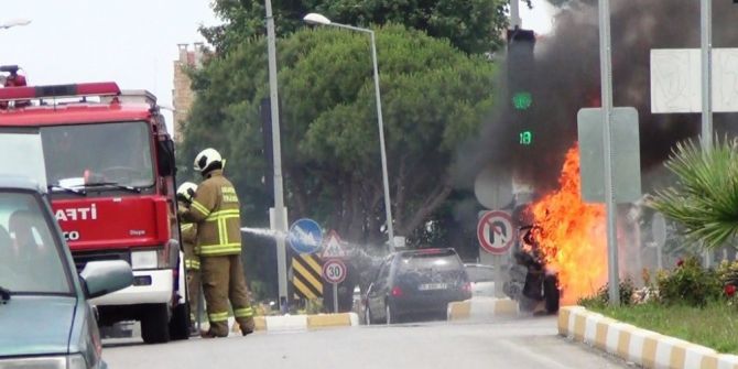 Seyir Halindeyken Alev Alan Motosiklette Yanmaktan Son Anda Kurtuldular