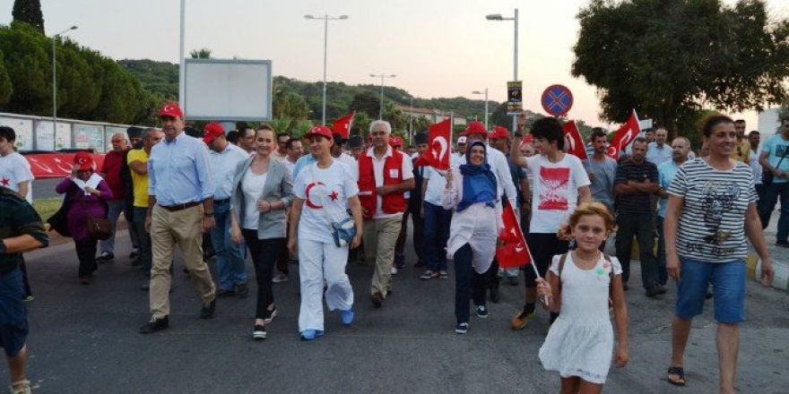 Ayvalık’ta Demokrasi Yürüyüşüne Binlerce Vatandaş Katıldı