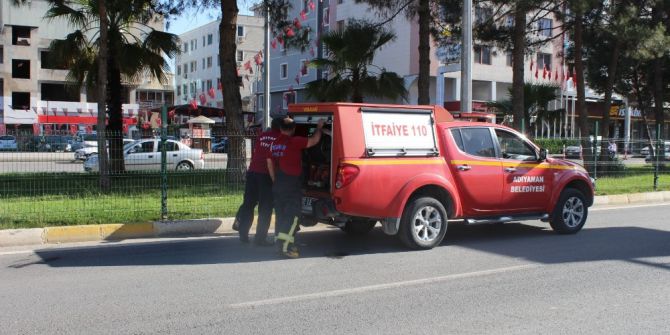 Refüjde Yanan Ağaç İtfaiye Ekiplerince Söndürüldü