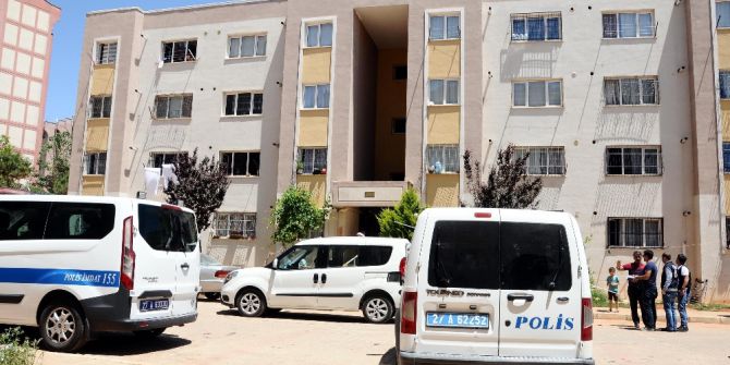 Boş Evden Yayılan Kötü Koku Polisi Alarma Geçirdi