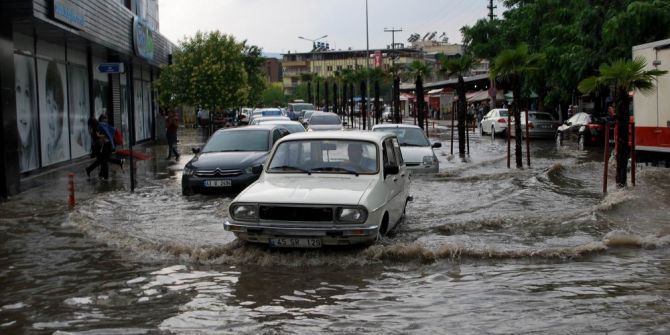 15 Dakikalık Yağmur Salihli’yi Sular Altında Bıraktı
