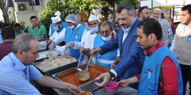Beşir Derneğinden Türk Ve Suriyeli İhtiyaç Sahiplerine İftar Yemeği