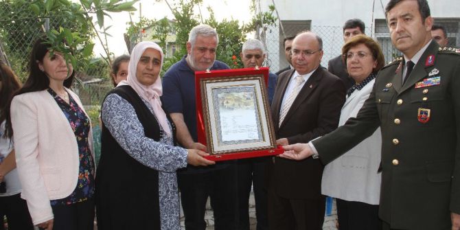 Seydikemer’de Şehit Ailesine Şehadet Belgesi Verildi