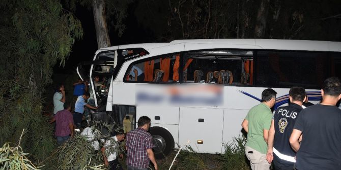 Yolcu Otobüsü İle Kamyon Çarpıştı: 1 Ölü, 20 Yaralı
