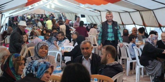Başkan Şahin, Orucunu Haceloğlu Mahallesi Sakinleriyle Açtı