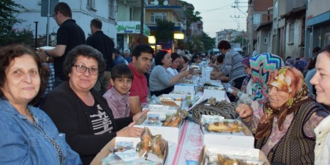 Barbaros Mahallesi Sakinleri Oruçlarını Birlikte Açmanın Mutluluğunu Yaşadı