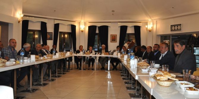 Başkan Karaçanta, İftarda Muhtarlar Ve Basın Mensuplarıyla Bir Araya Geldi