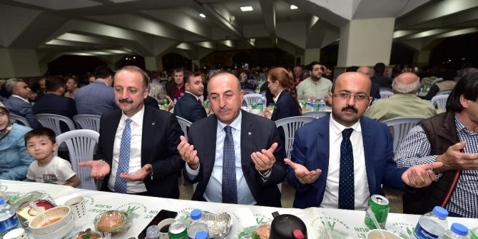 Bakan Çavuşoğlu İftarda Mamaklılarla Buluştu