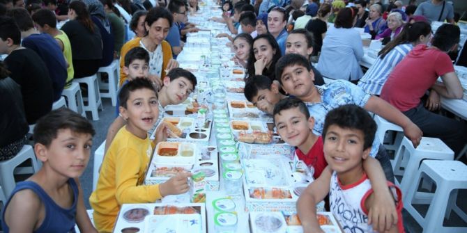 Mahalle İftarlarında, Ramazan’ın Bereketini Paylaştılar