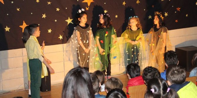 6 Ayda İngilizce Öğrenip, İngilizce Oyun Sahnelediler