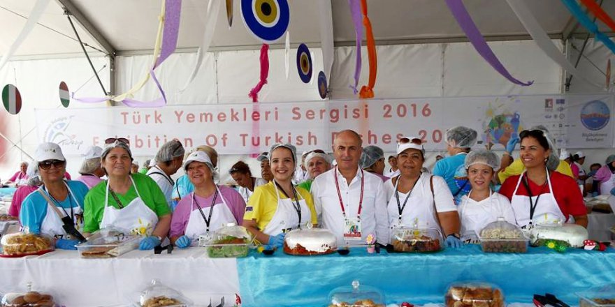 Dünya Gençliği Türk Yemeklerine Hayran Kaldı