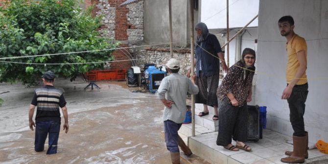Kırkağaç’ta Sel Hayatı Felç Etti
