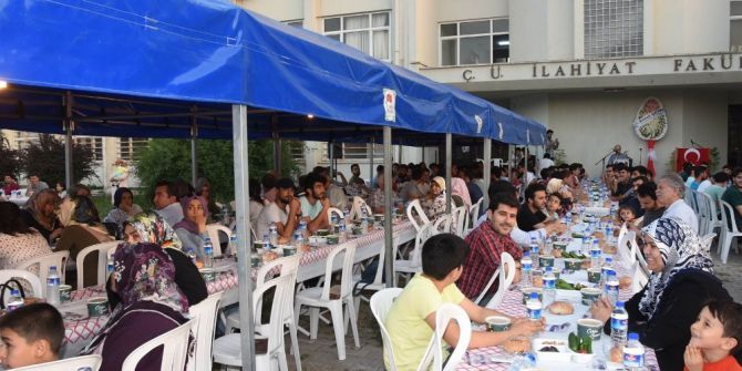 Vali Demirtaş, Üniversite Öğrencileriyle İftarda Bir Araya Geldi