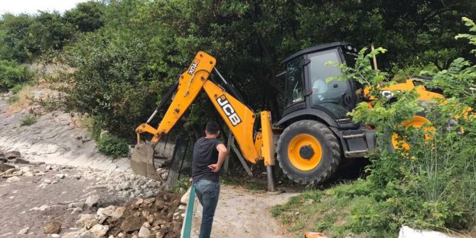 Ceneviz Kalesi Plajı Pırıl Pırıl Oldu