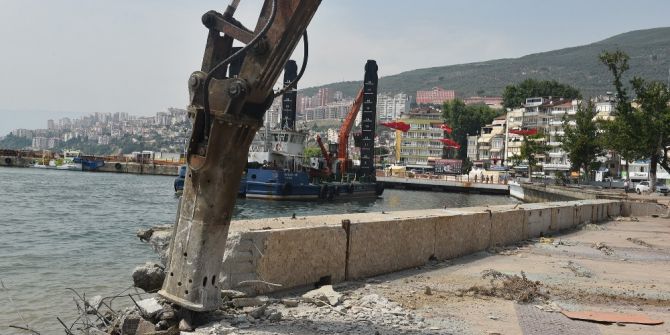 Gemlik Meydanı Denizle Bütünleşiyor