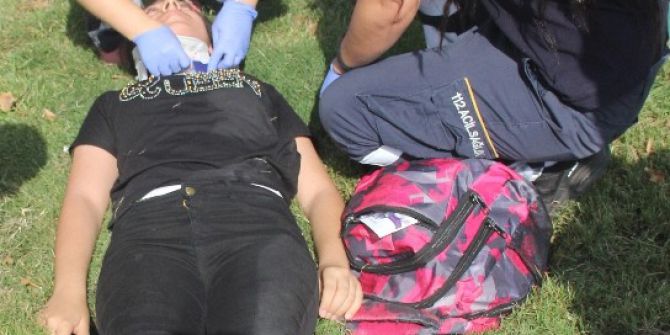 Karne Almaya Giden Kız Öğrenciye Otomobil Çarptı