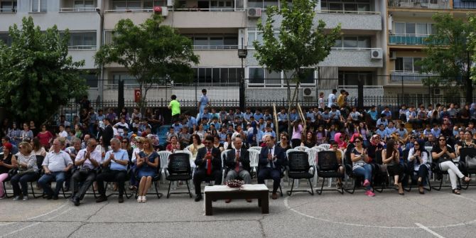 Manisalı Öğrencilerin Karne Heyecanı