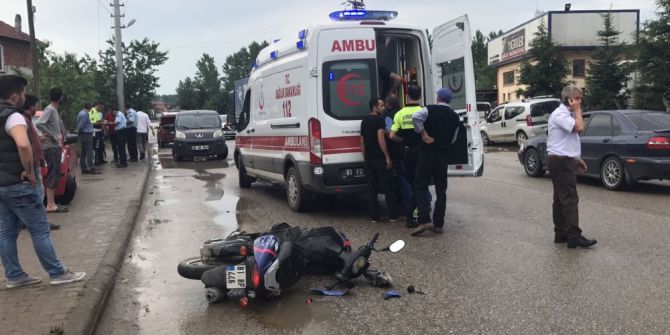 Otomobil İle Motosiklet Kafa Kafaya Girdi