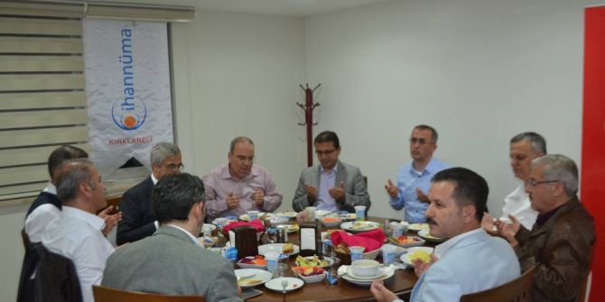 Cihannüma Derneğinden İftar Yemeği