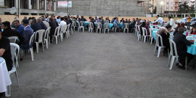 Ak Parti İpekyolu İlçe Teşkilatı İftarda Bir Araya Geldi