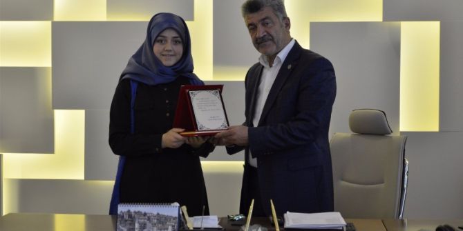 Başkan Yiğit’ten Türkiye İkincisine Plaket