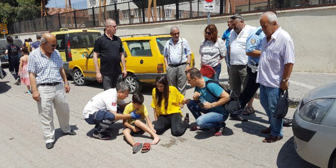 Anne Ve Oğluna Otomobil Çarptı